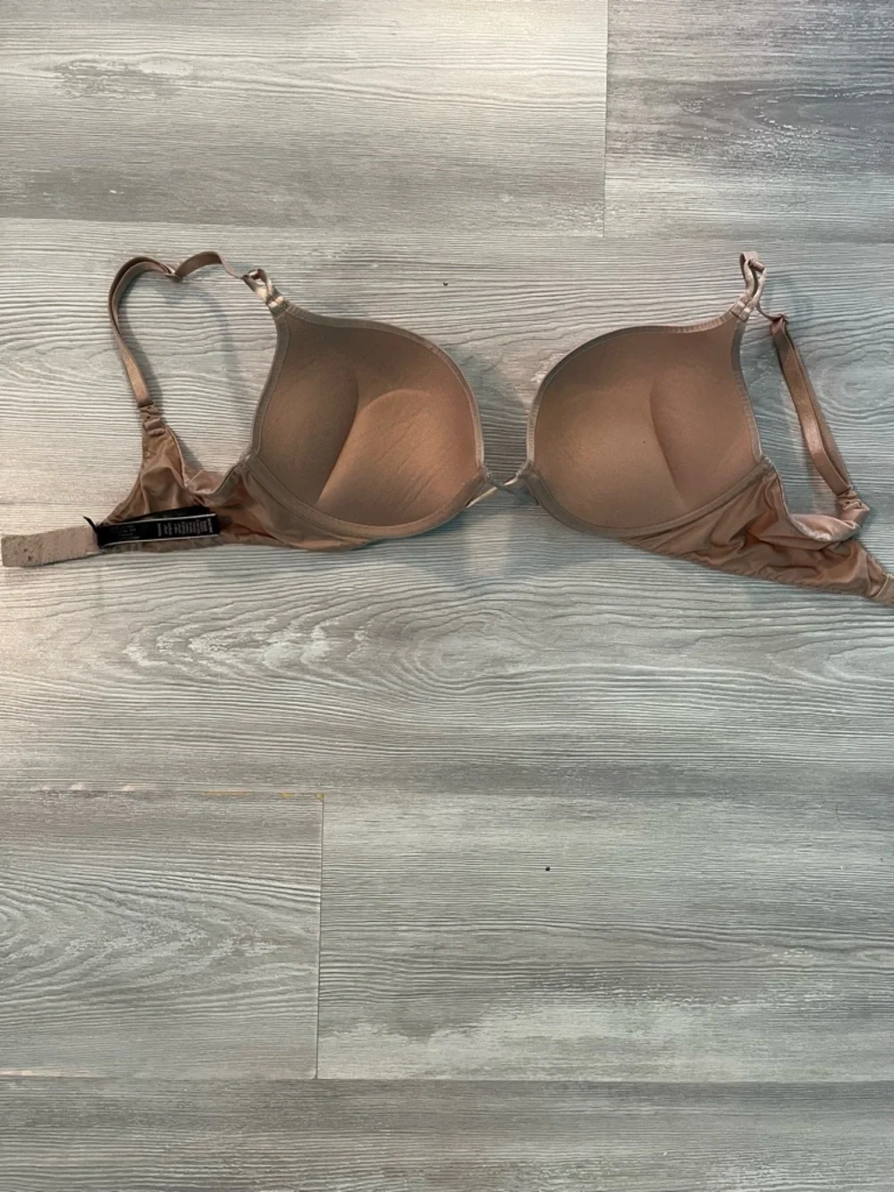 Victoria's Secret Bombshell Plunge Nude Bra size 34C - Picture 7 of 7